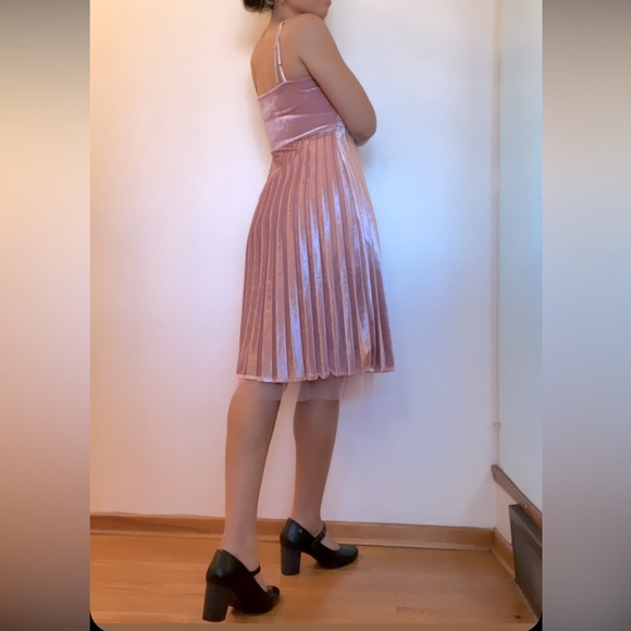 Beautiful, Velvet dusty Rose Vintage Dress with fur trimmings - Picture 2 of 6